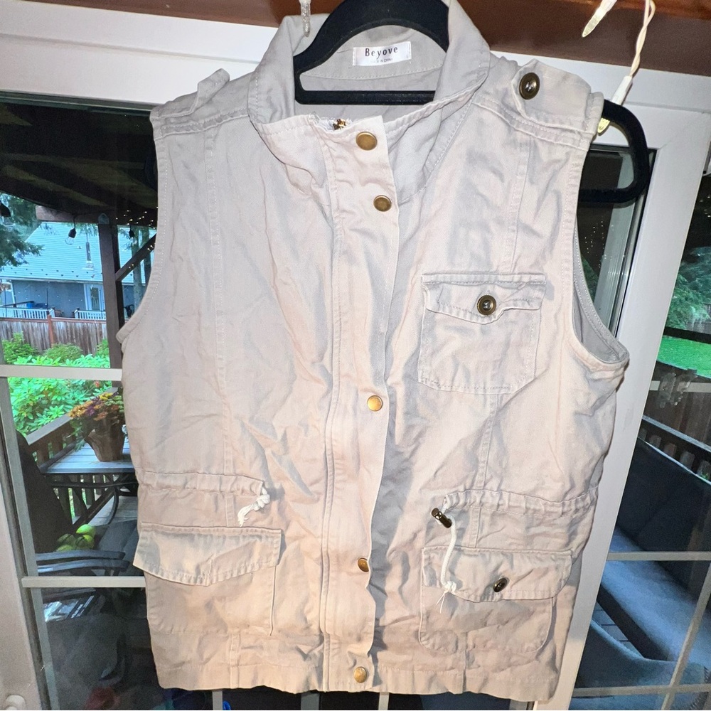 Beyove Women's Utility Vest - Picture 6 of 11